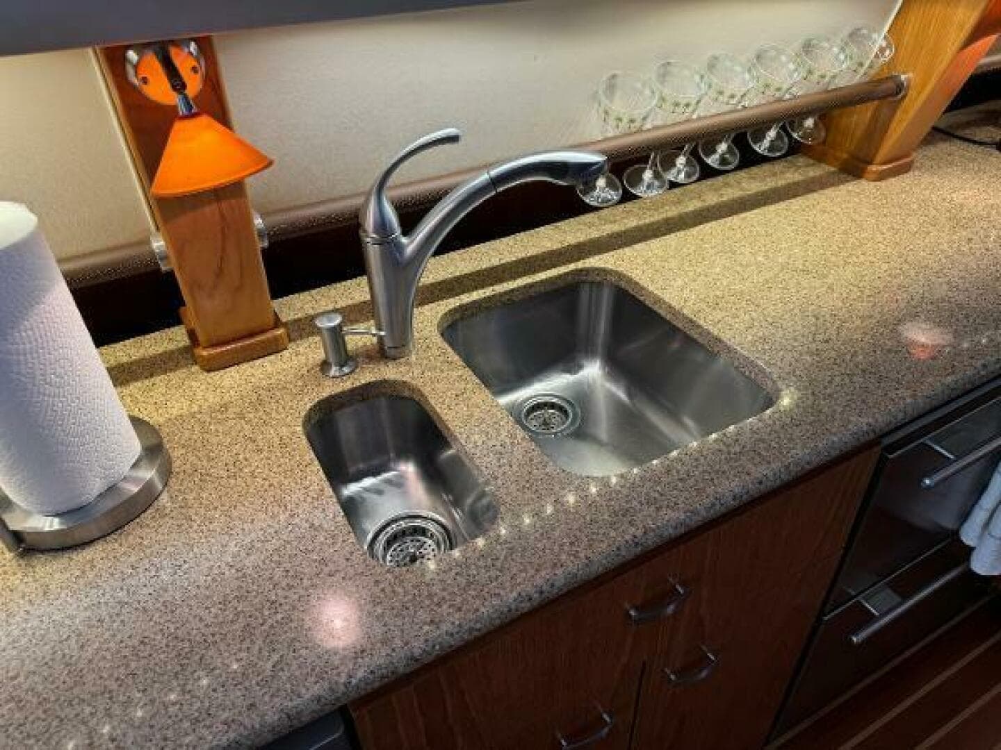 2010 Tiara Yachts 5800 Sovran — photo 50