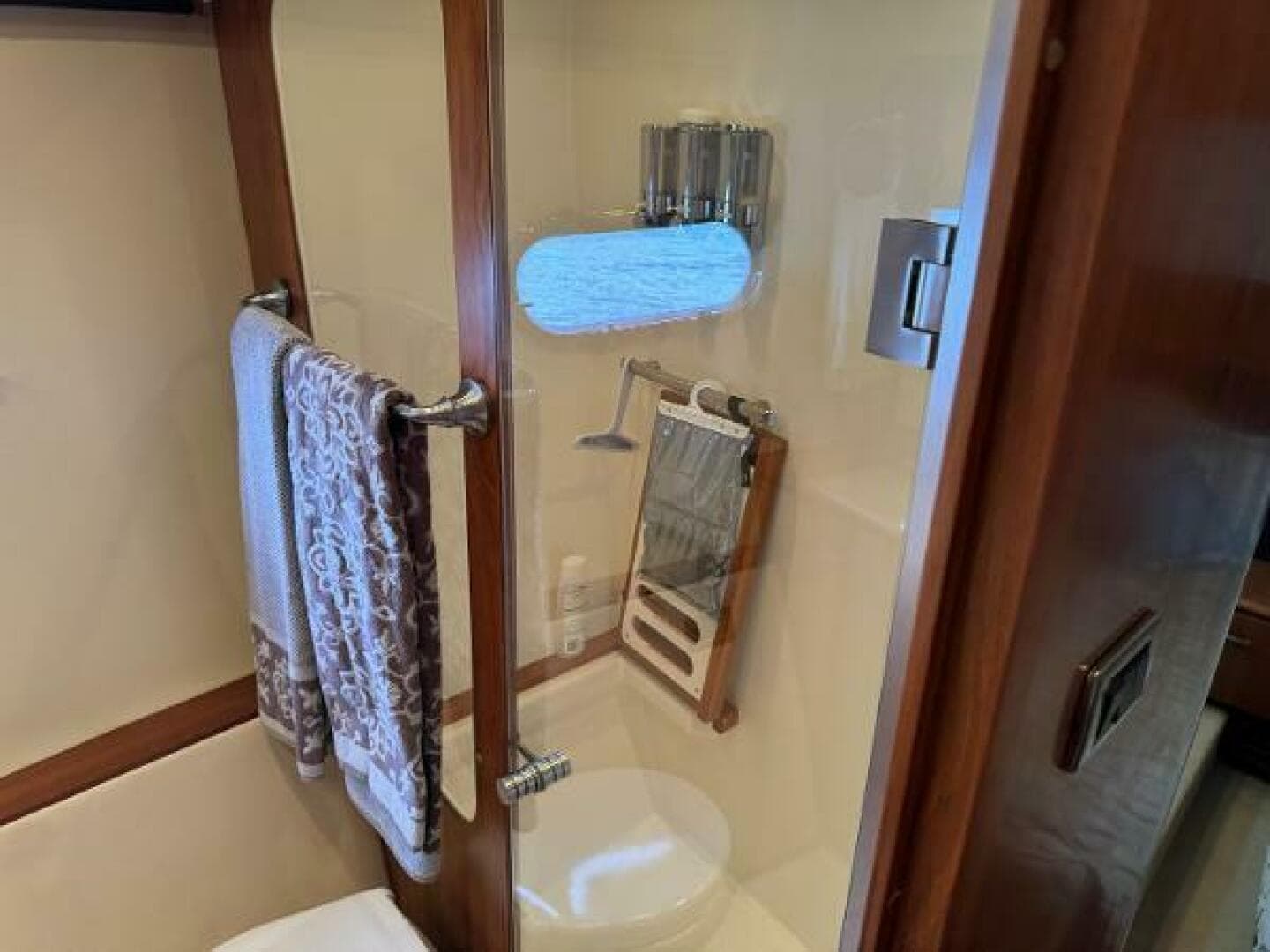 2010 Tiara Yachts 5800 Sovran — photo 88