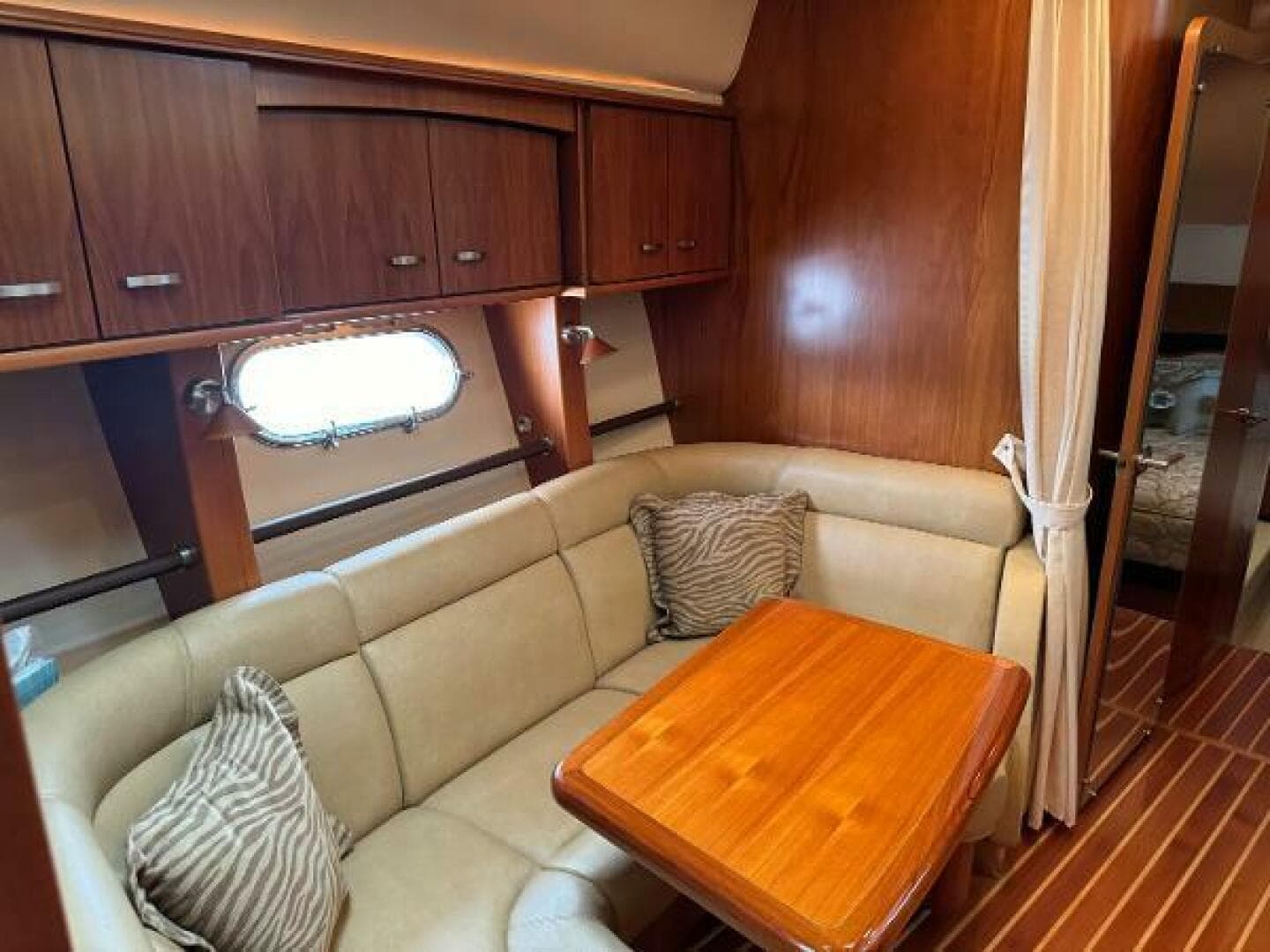 2010 Tiara Yachts 5800 Sovran — photo 59