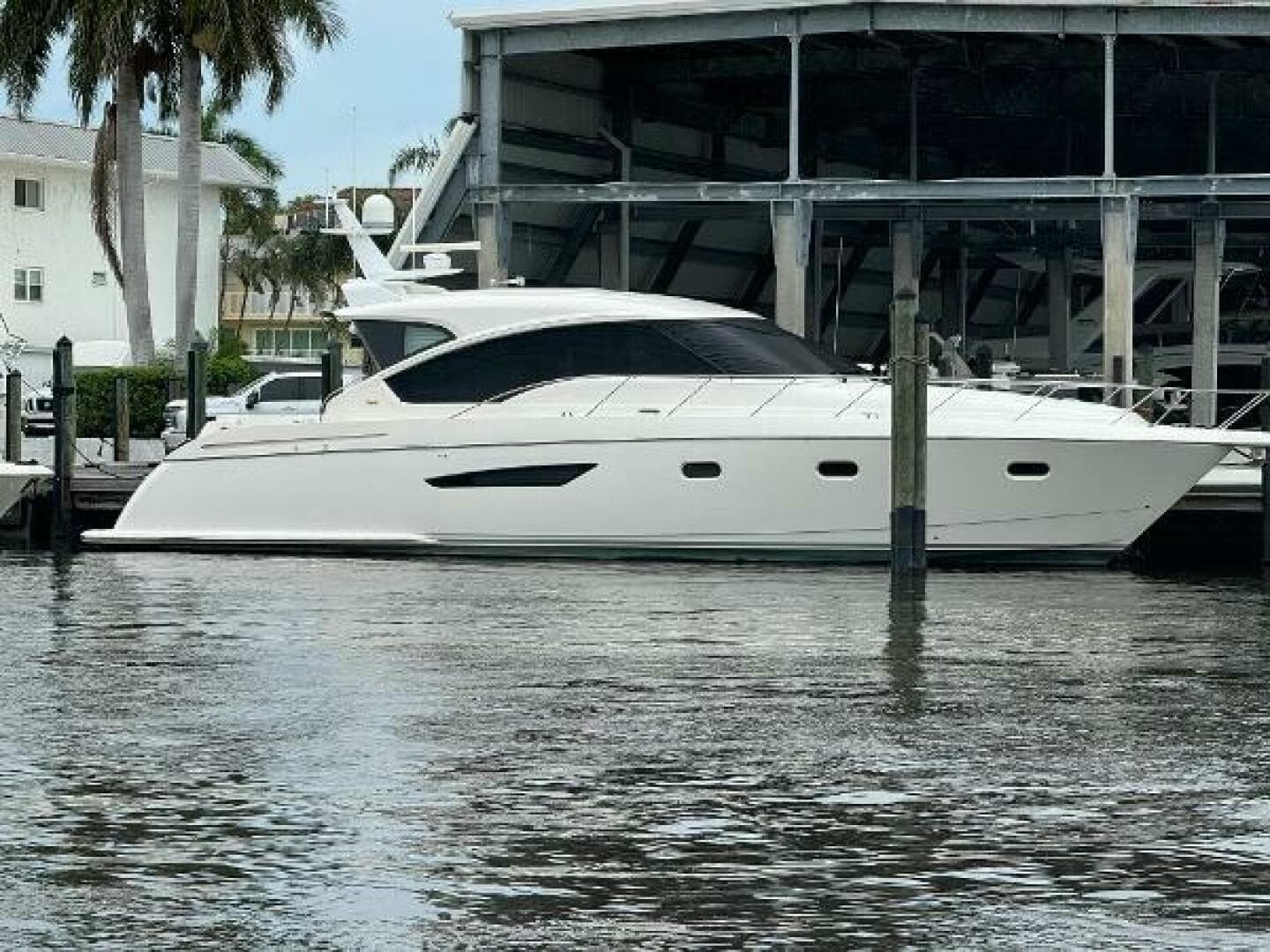 2010 Tiara Yachts 5800 Sovran — photo 3
