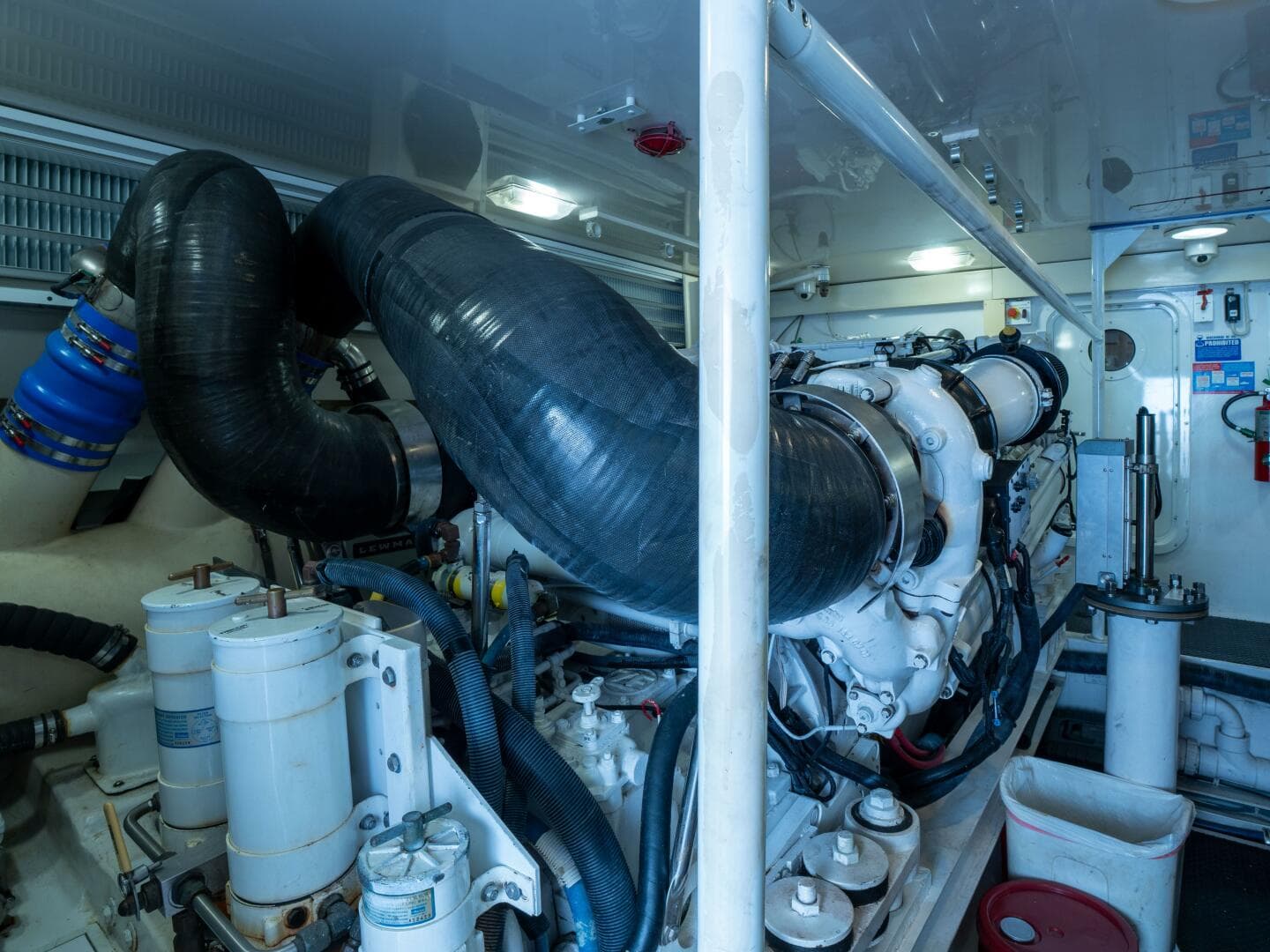 2005 Viking 74 Enclosed Bridge — photo 30