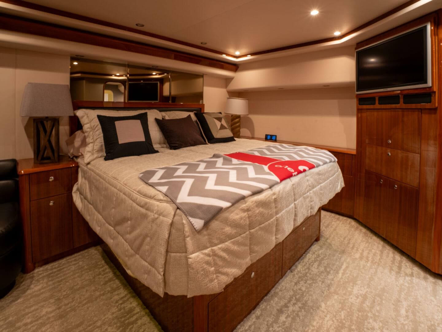 2005 Viking 74 Enclosed Bridge — photo 23