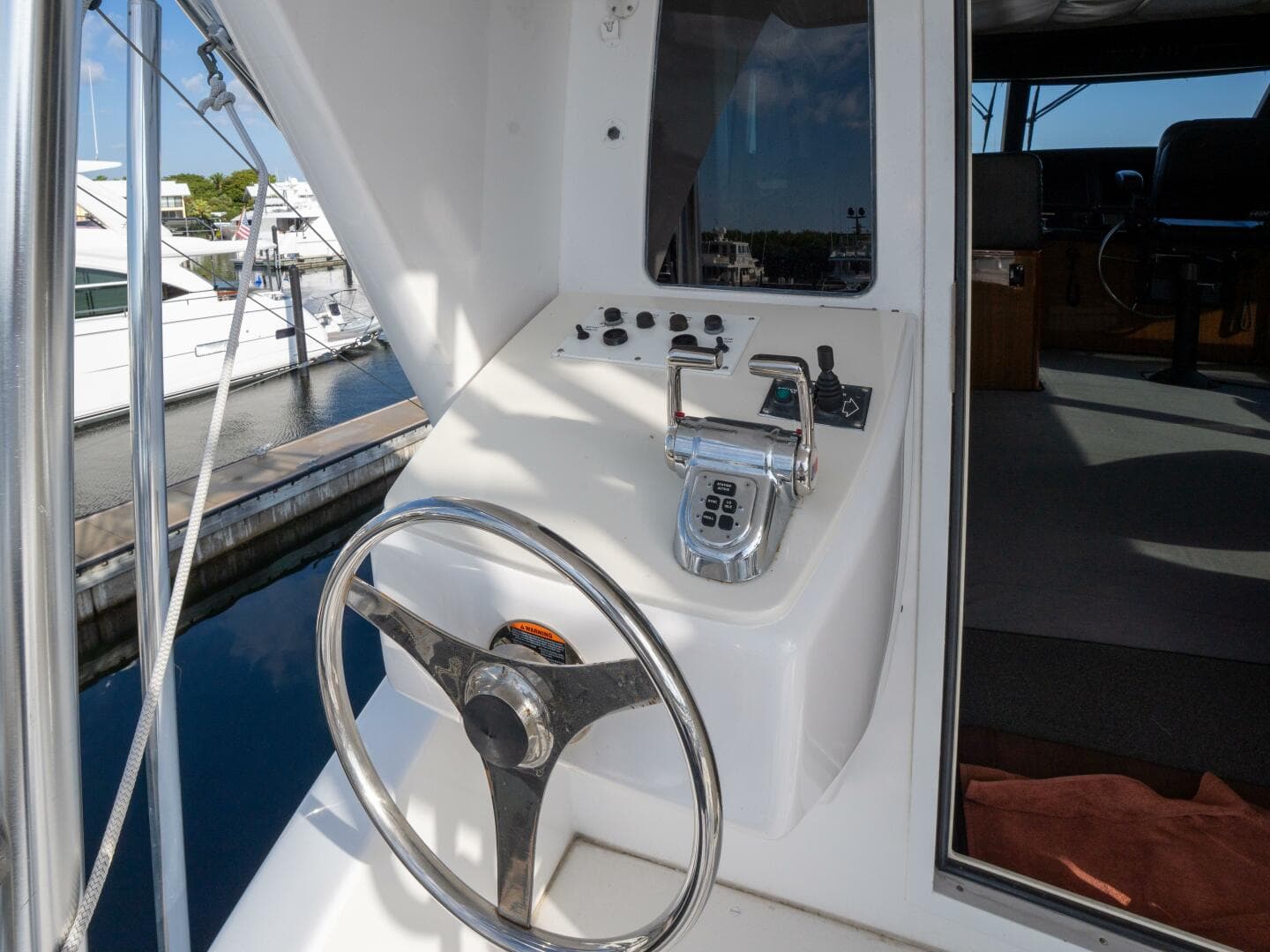 2005 Viking 74 Enclosed Bridge — photo 7