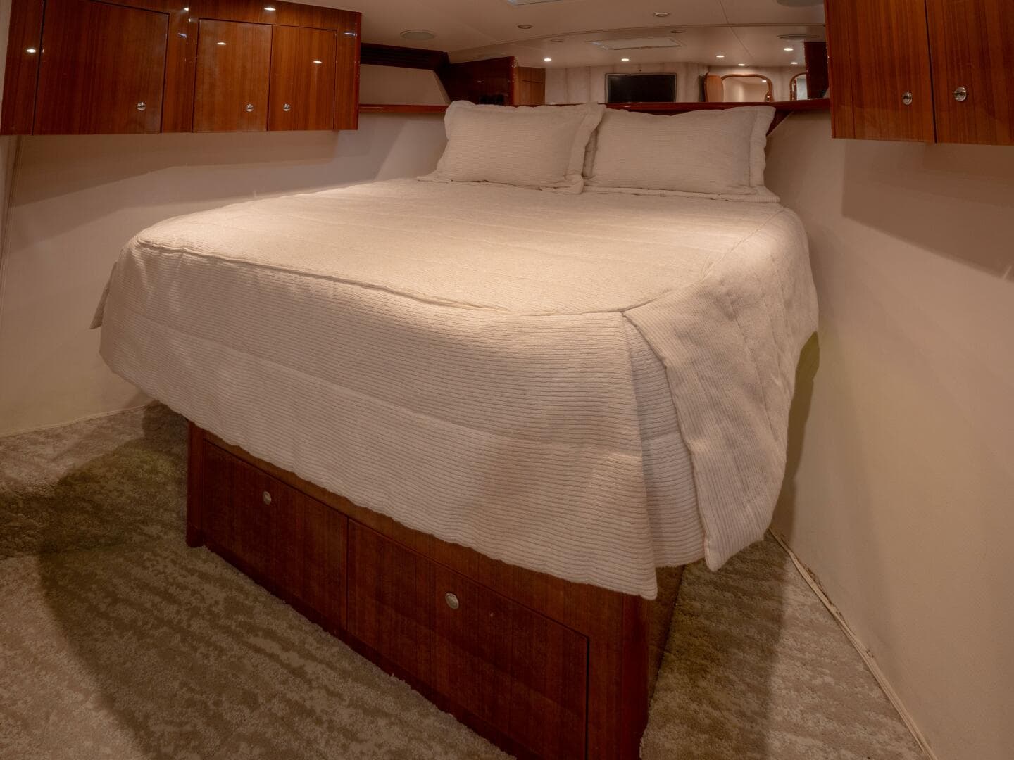 2005 Viking 74 Enclosed Bridge — photo 21