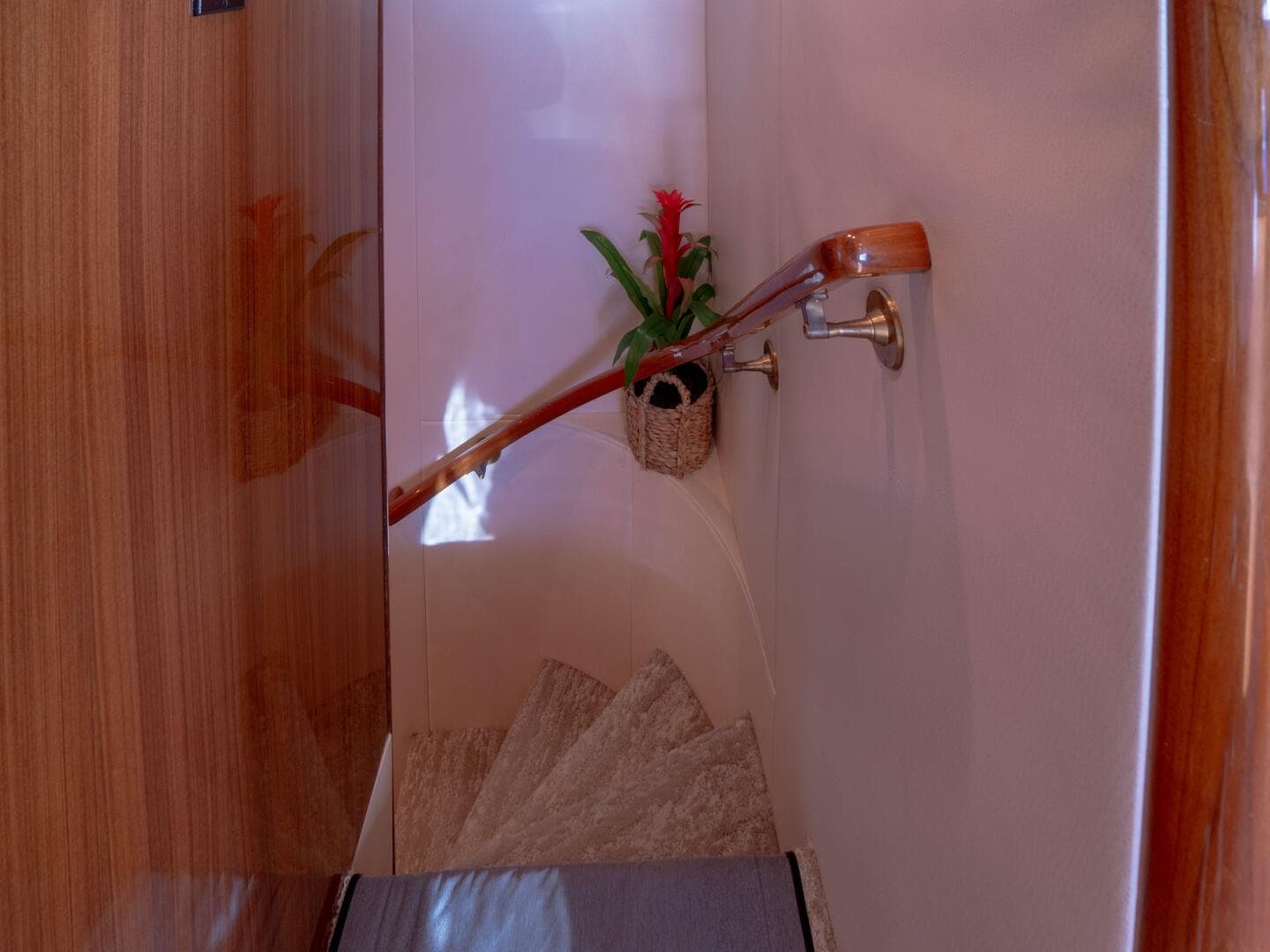 2005 Viking 74 Enclosed Bridge — photo 15