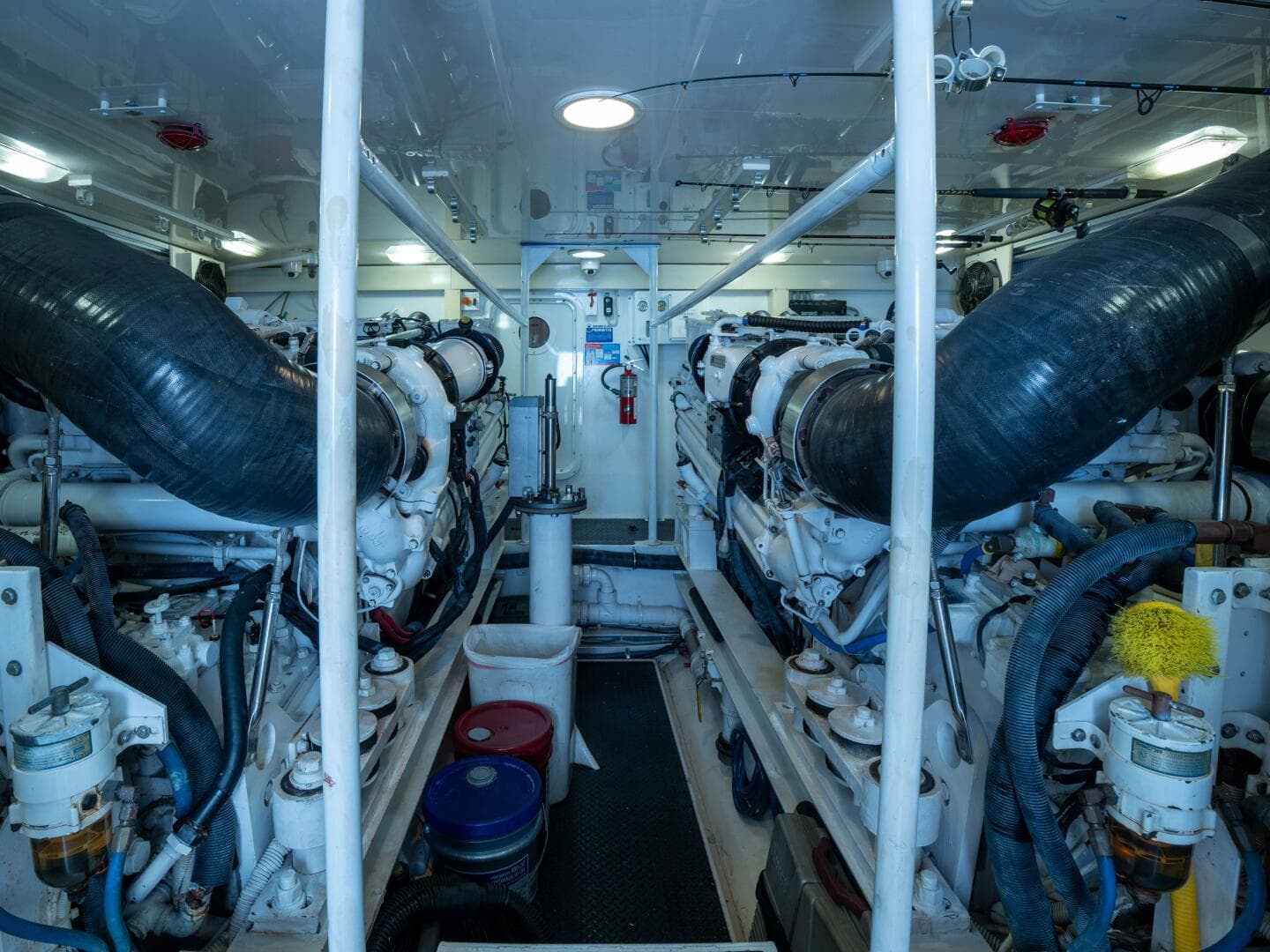 2005 Viking 74 Enclosed Bridge — photo 27