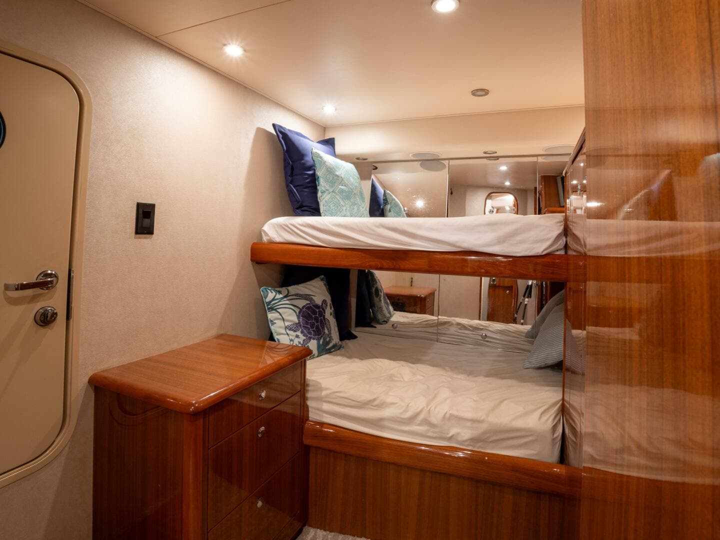 2005 Viking 74 Enclosed Bridge — photo 25