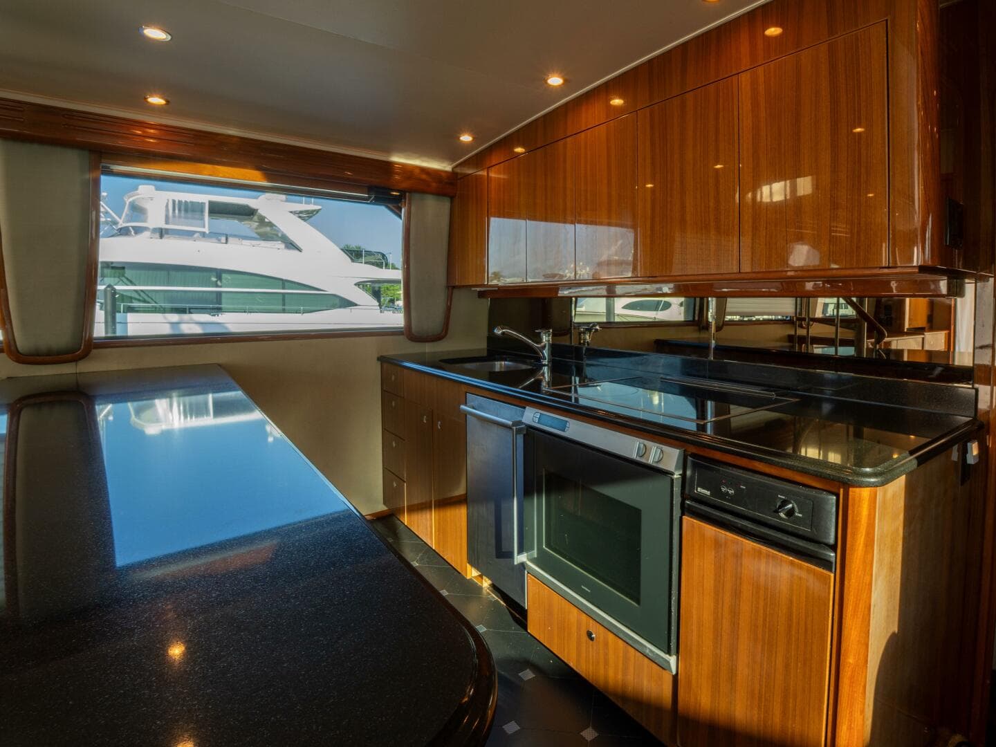 2005 Viking 74 Enclosed Bridge — photo 12