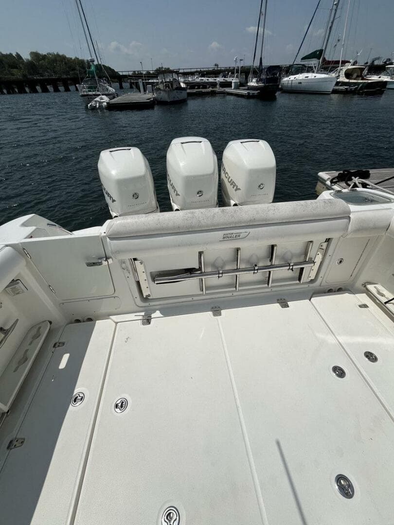 2015 Boston Whaler 350 Outrage — photo 28