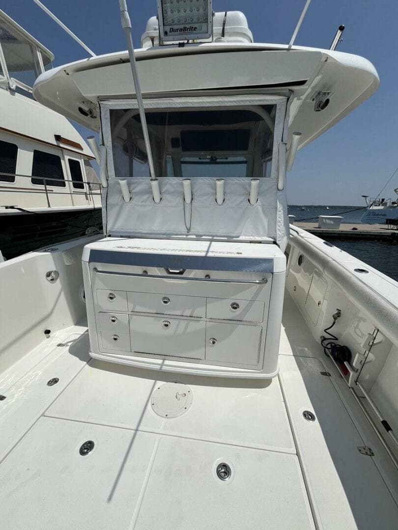 2015 Boston Whaler 350 Outrage — photo 22