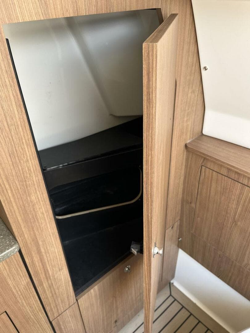 2015 Boston Whaler 350 Outrage — photo 39