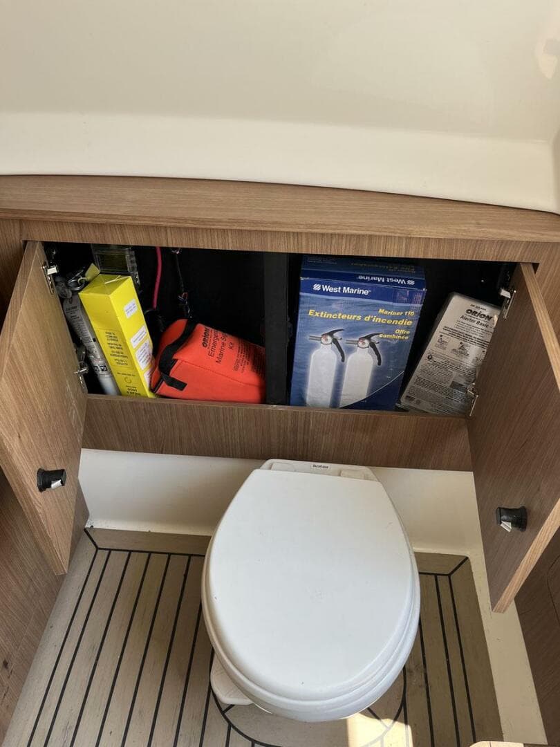 2015 Boston Whaler 350 Outrage — photo 38