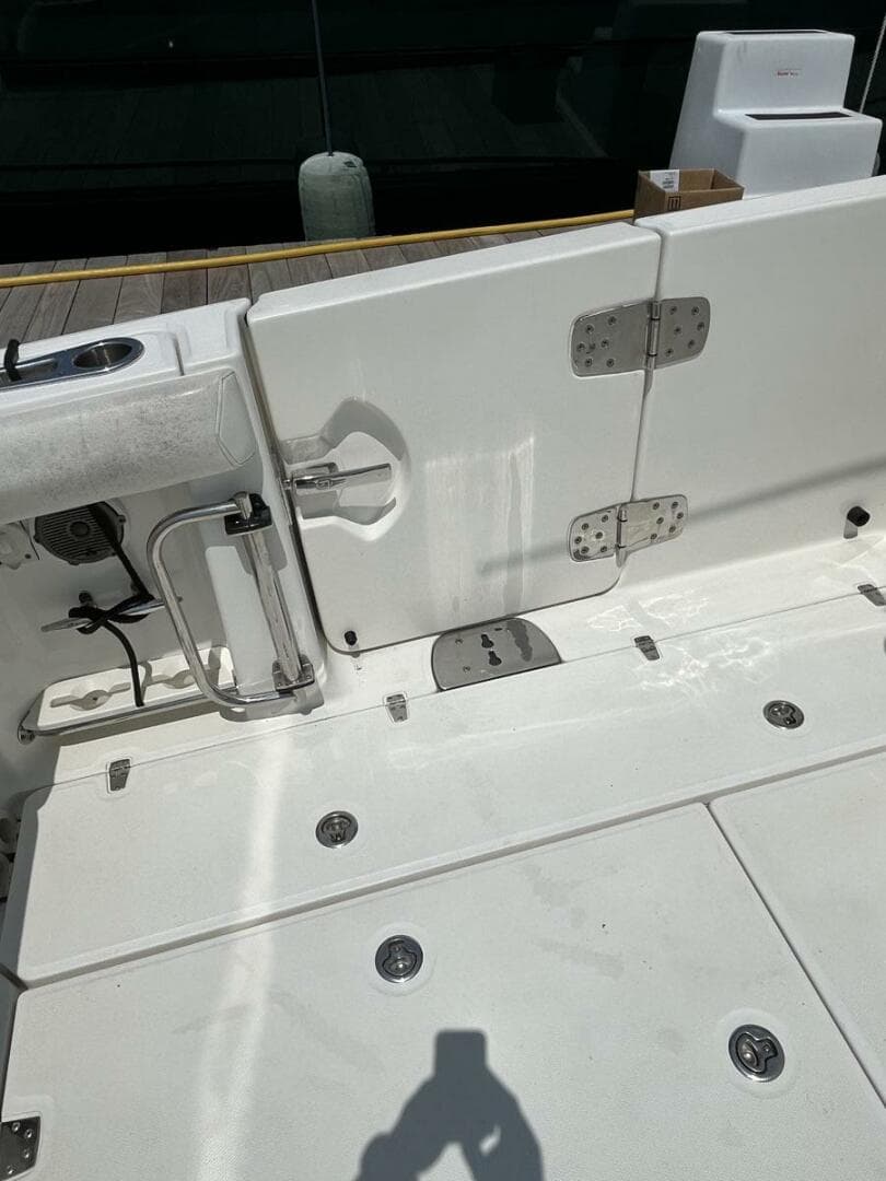 2015 Boston Whaler 350 Outrage — photo 30