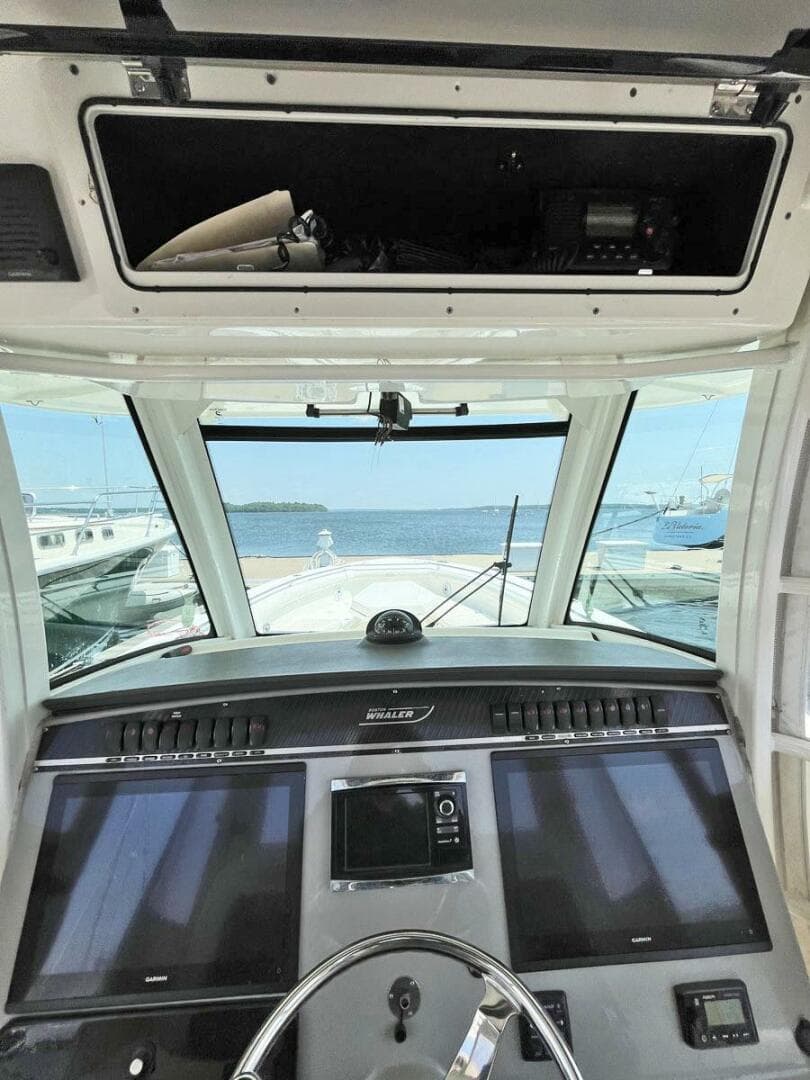 2015 Boston Whaler 350 Outrage — photo 15
