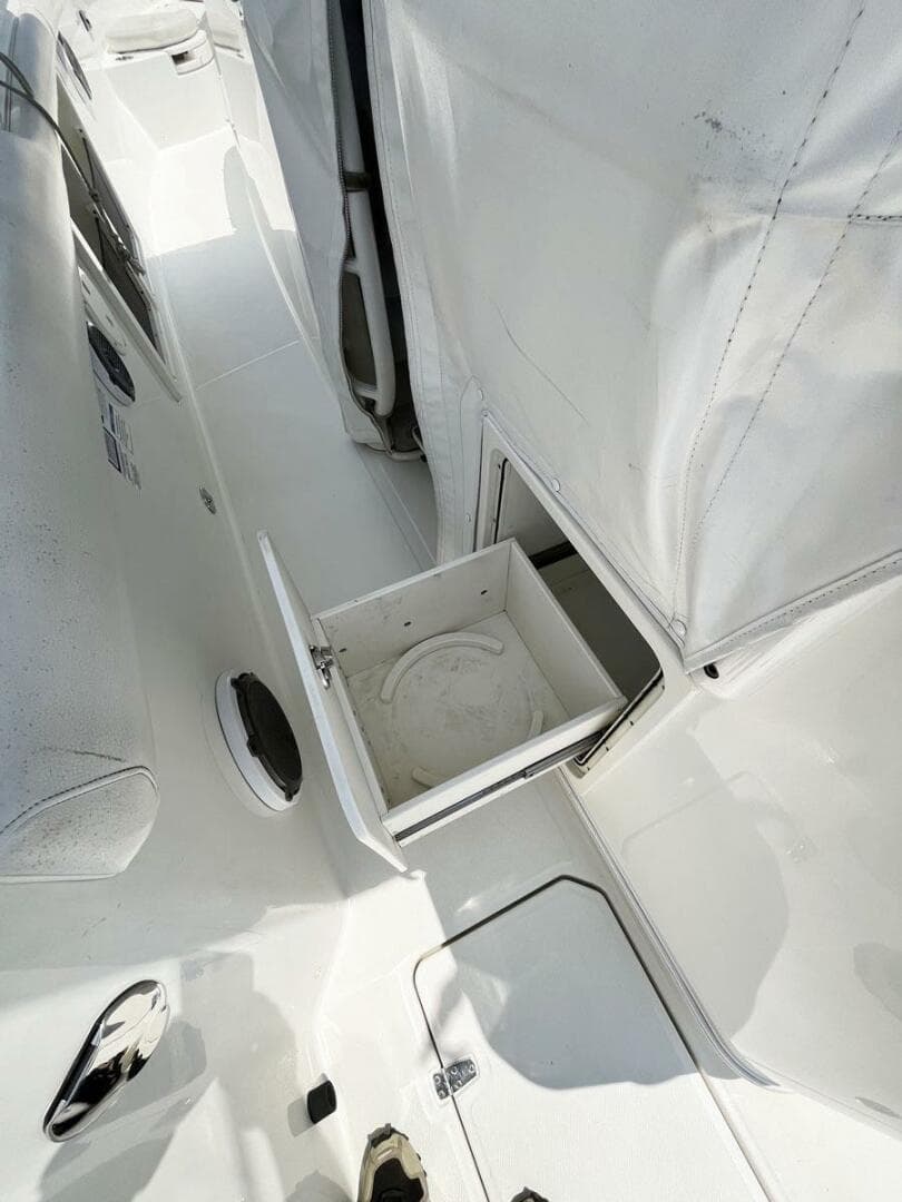 2015 Boston Whaler 350 Outrage — photo 20