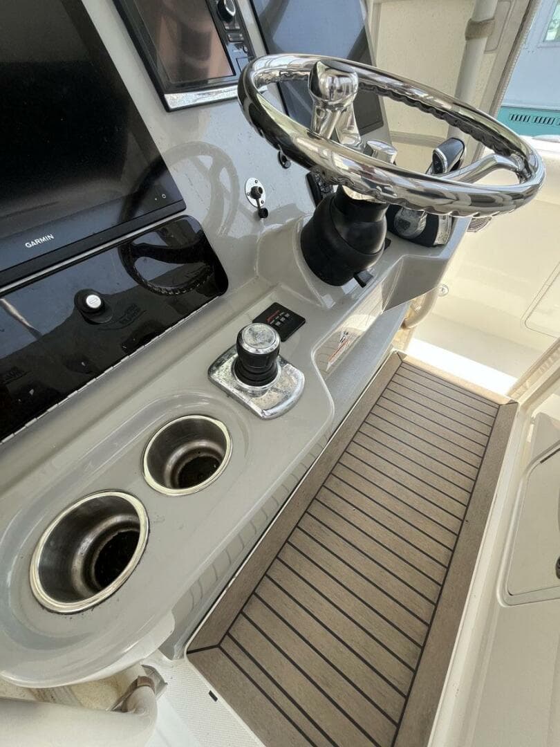 2015 Boston Whaler 350 Outrage — photo 12