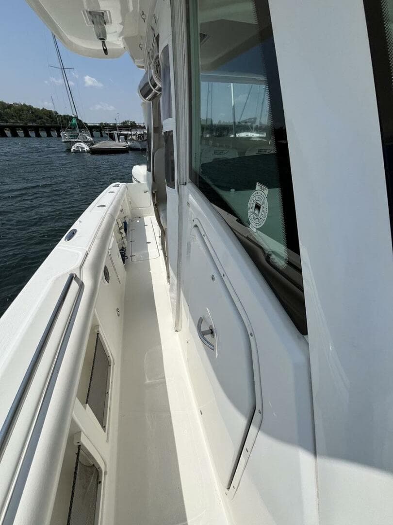 2015 Boston Whaler 350 Outrage — photo 24
