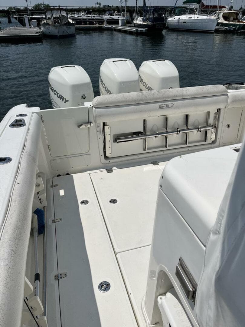2015 Boston Whaler 350 Outrage — photo 31