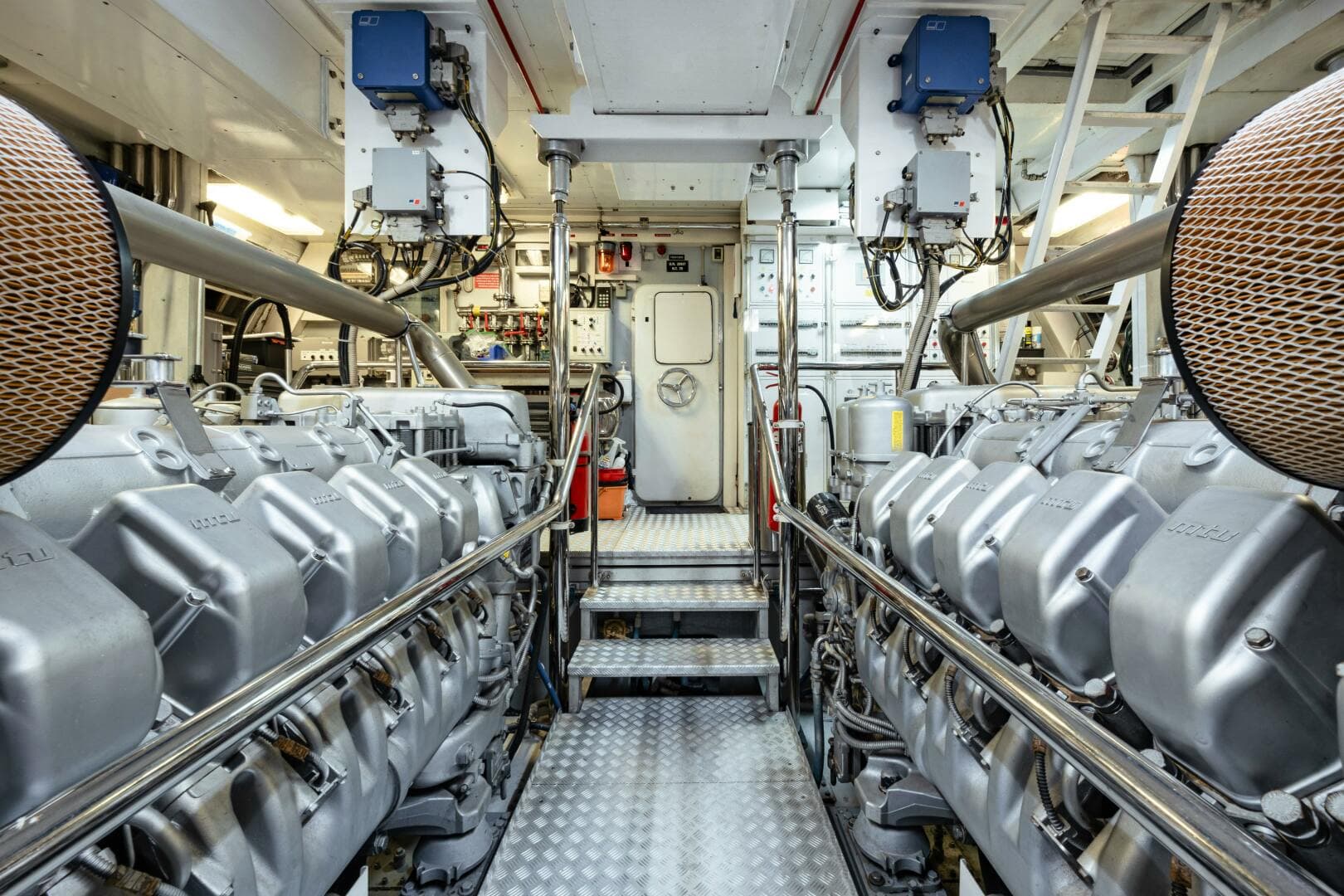 2007 Overmarine Mangusta 130 — photo 46