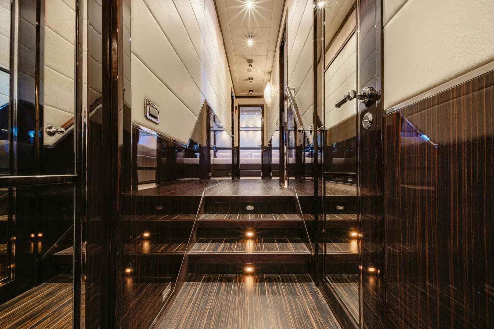 2007 Overmarine Mangusta 130 — photo 38