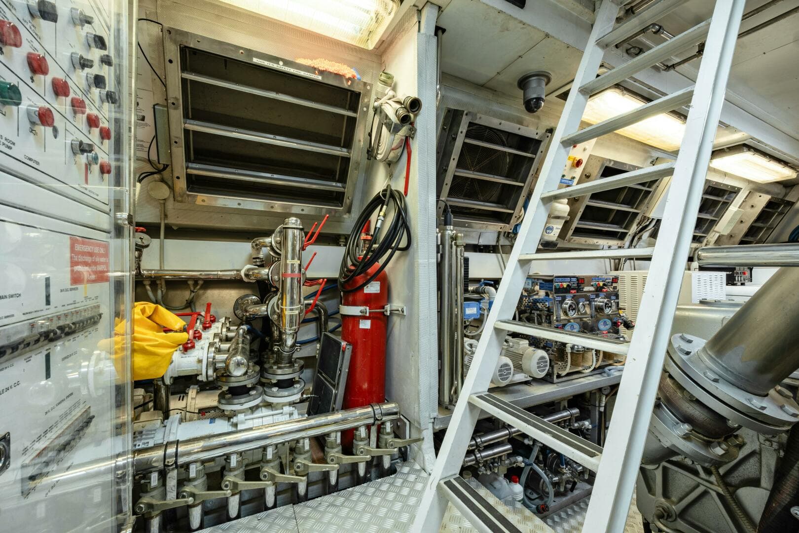 2007 Overmarine Mangusta 130 — photo 44