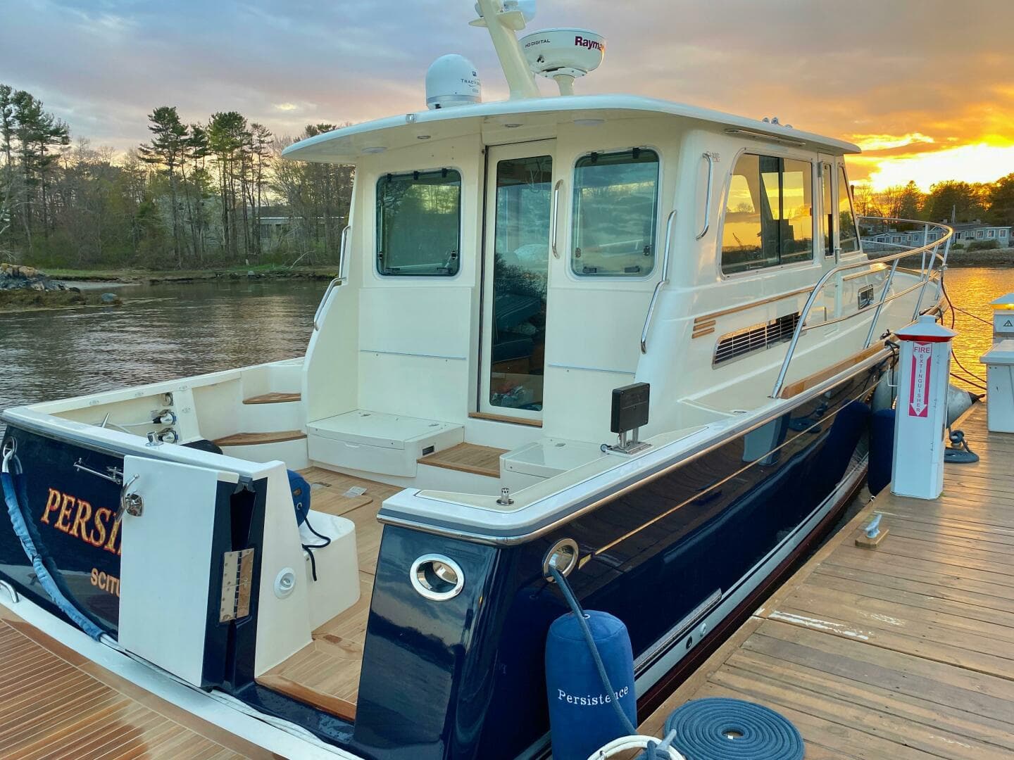 2011 Sabre 40 Sedan — photo 2