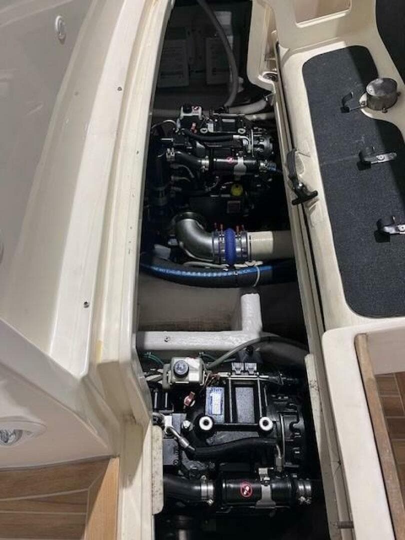 2011 Sabre 40 Sedan — photo 27