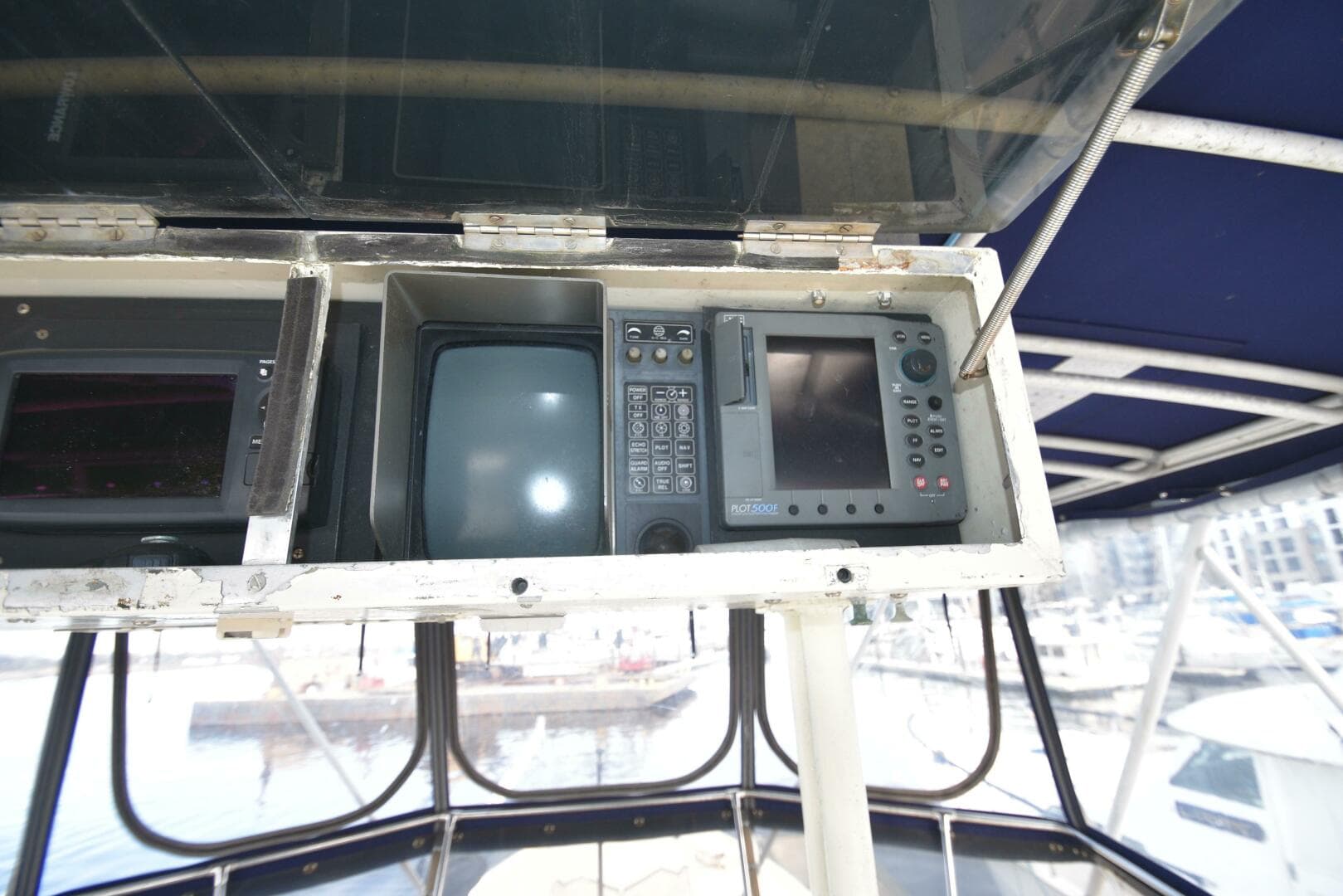 1978 Hatteras 46 Convertible — photo 17