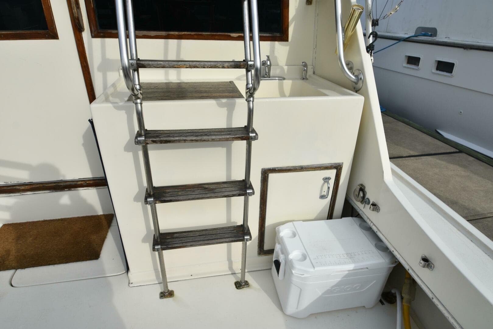 1978 Hatteras 46 Convertible — photo 10
