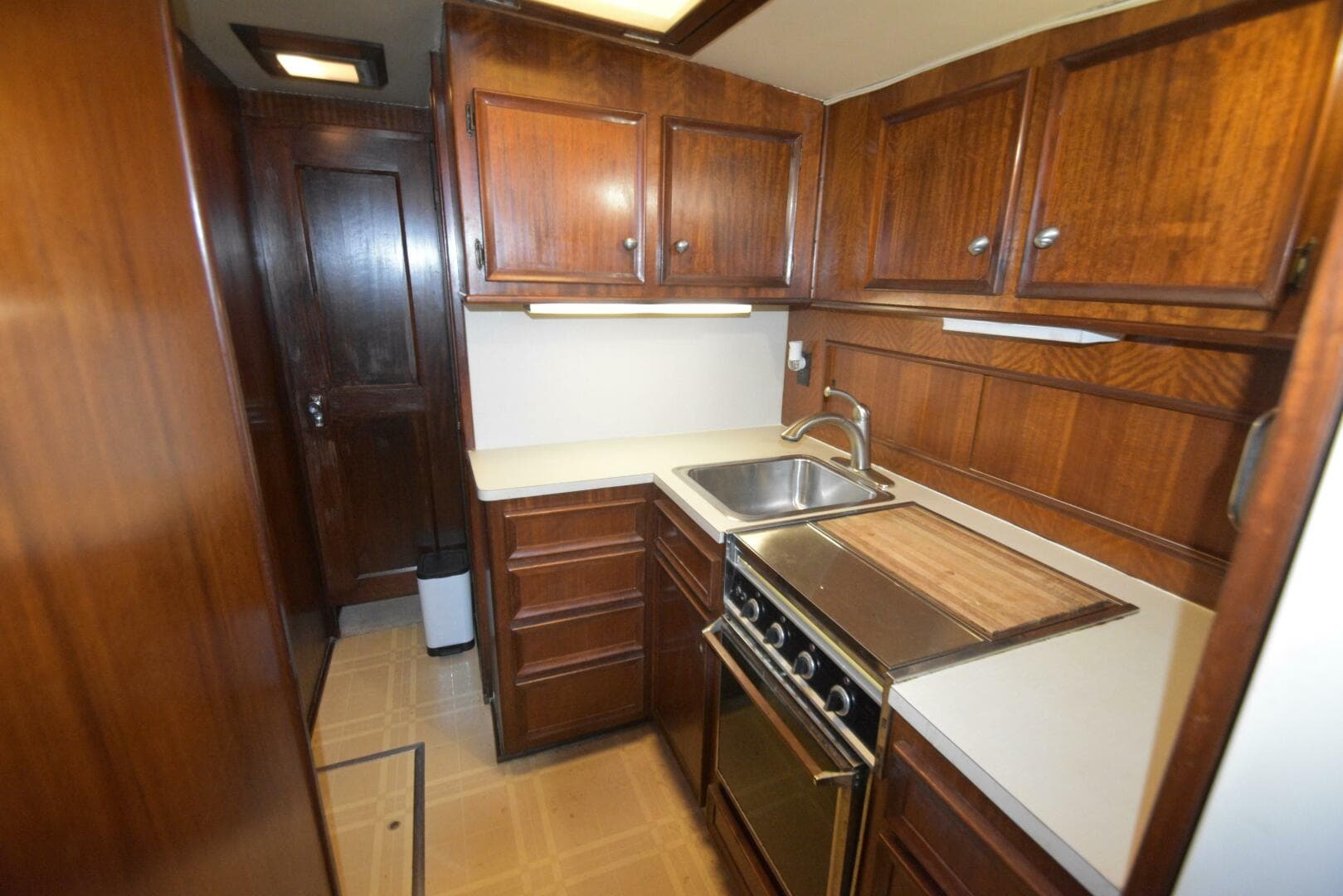 1978 Hatteras 46 Convertible — photo 36