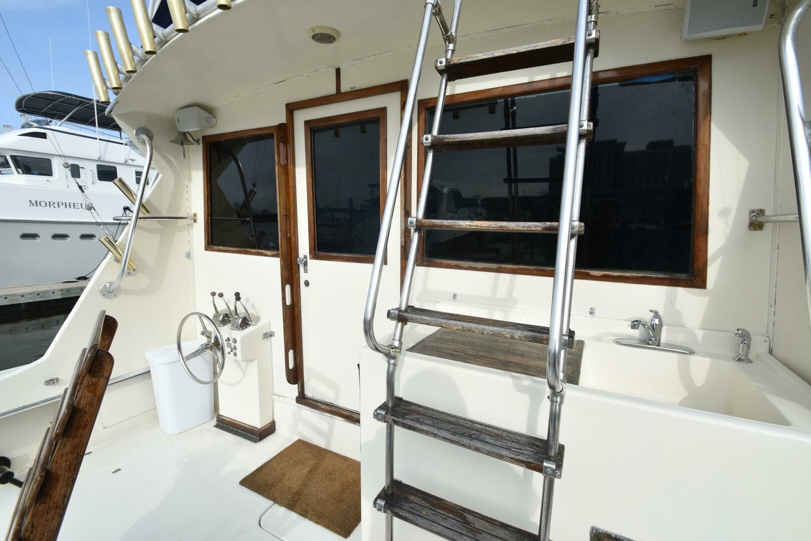 1978 Hatteras 46 Convertible — photo 11