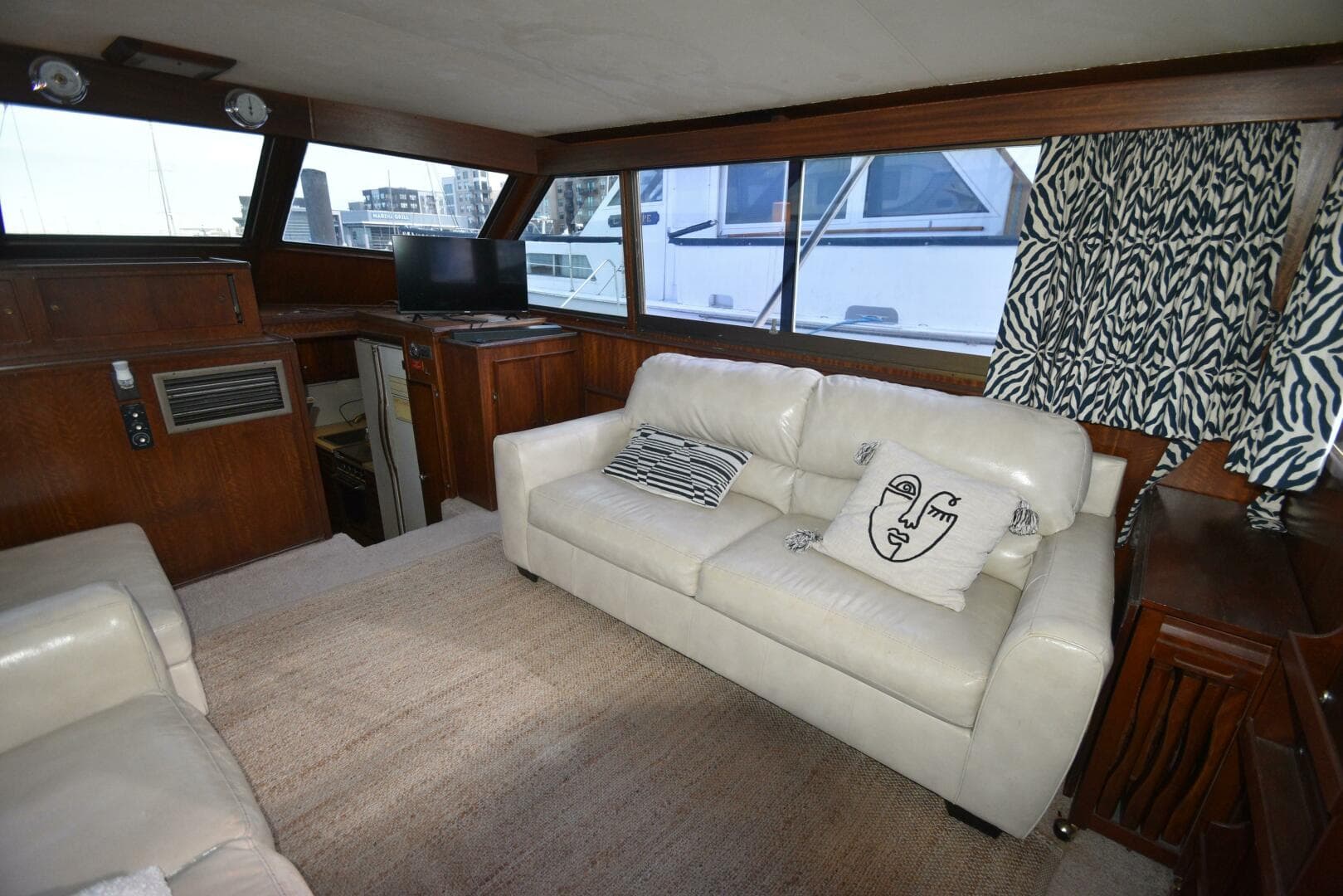 1978 Hatteras 46 Convertible — photo 23