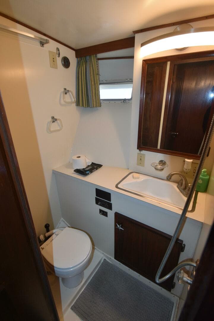 1978 Hatteras 46 Convertible — photo 52