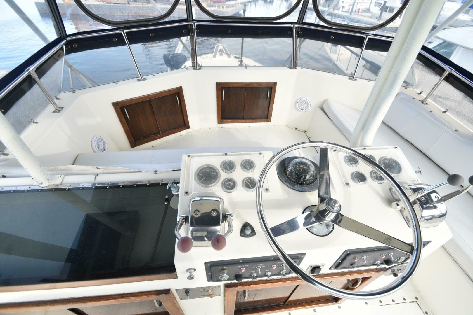 1978 Hatteras 46 Convertible — photo 18