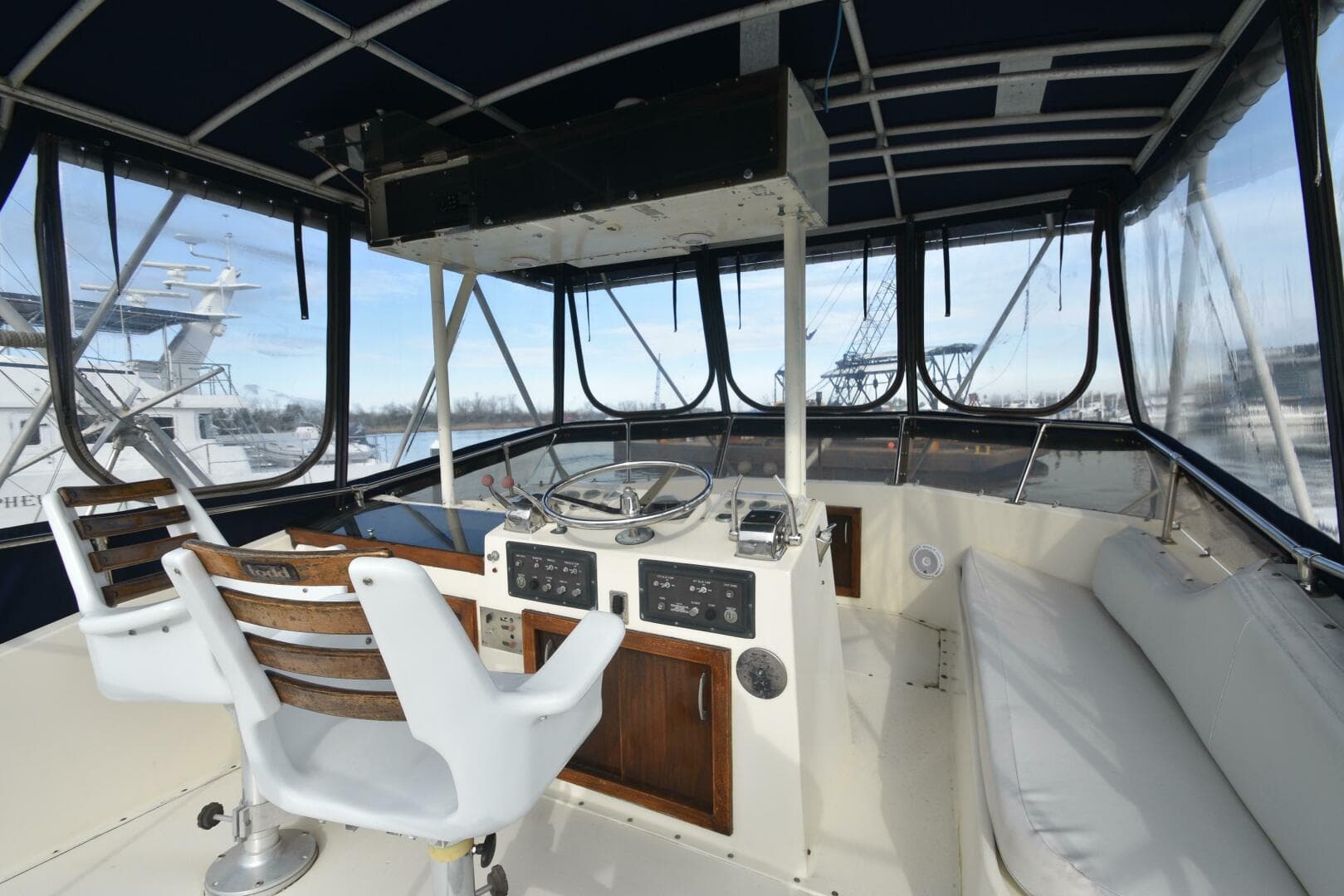 1978 Hatteras 46 Convertible — photo 12