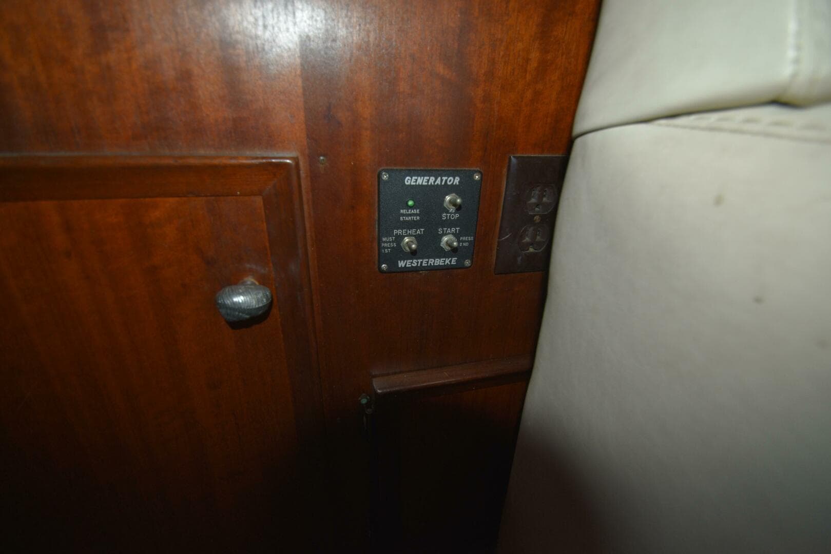 1978 Hatteras 46 Convertible — photo 25