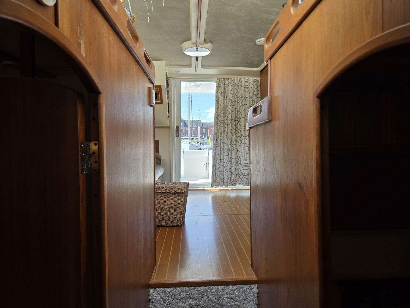 2001 Mainship 390 — photo 24