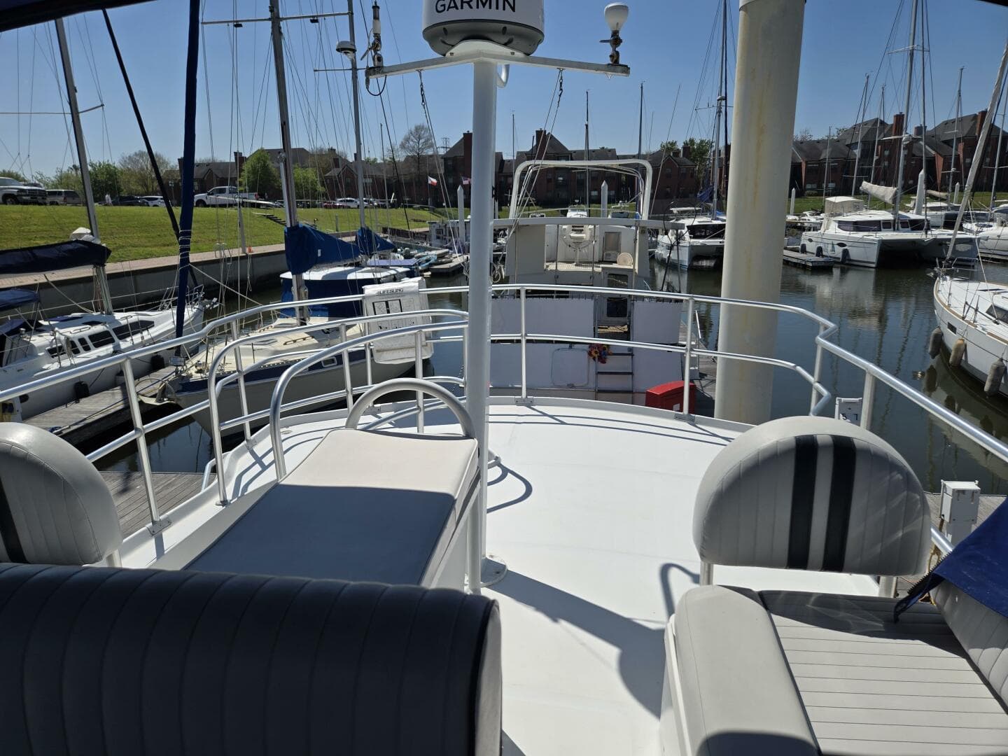 2001 Mainship 390 — photo 10