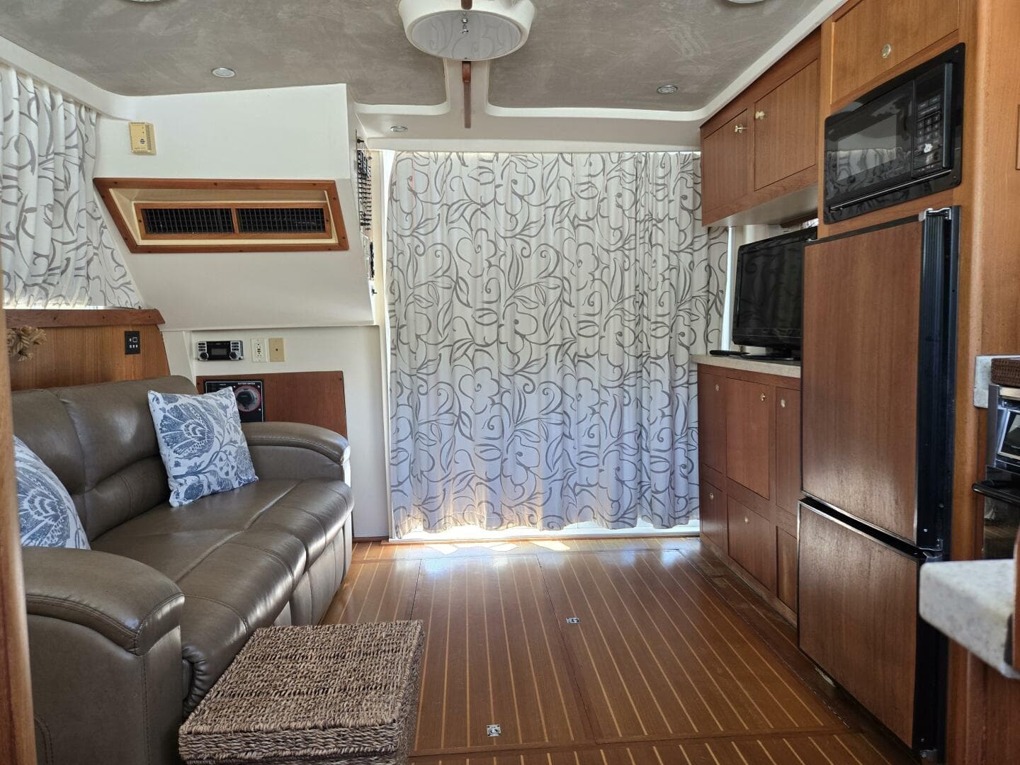 2001 Mainship 390 — photo 20