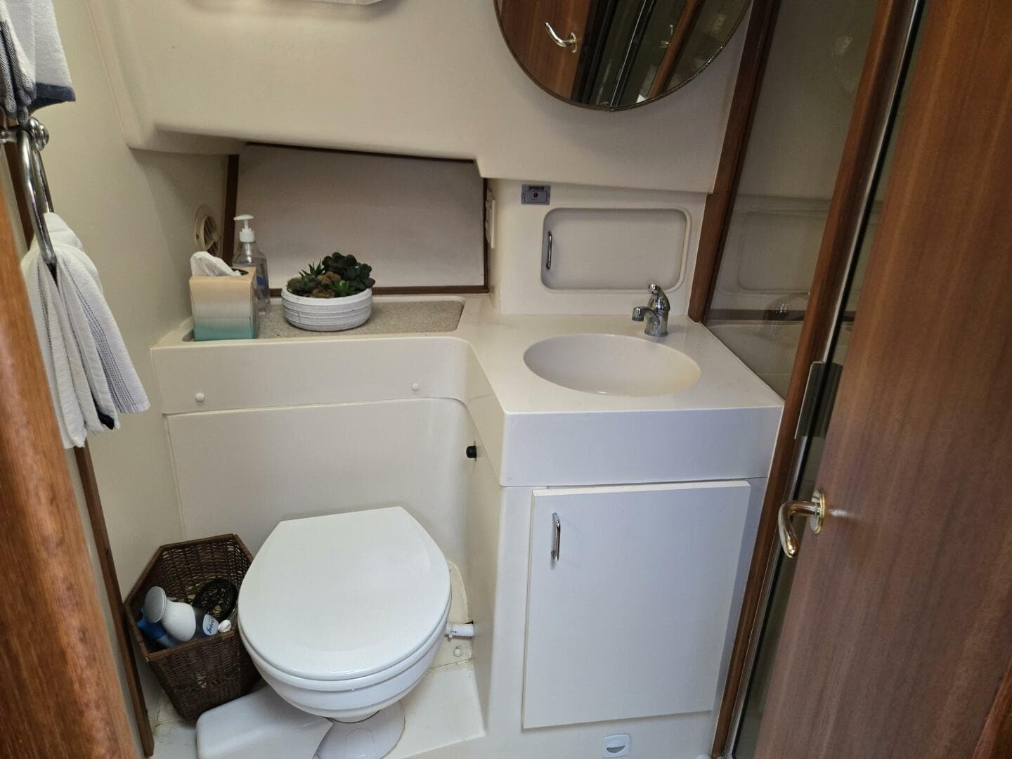 2001 Mainship 390 — photo 32