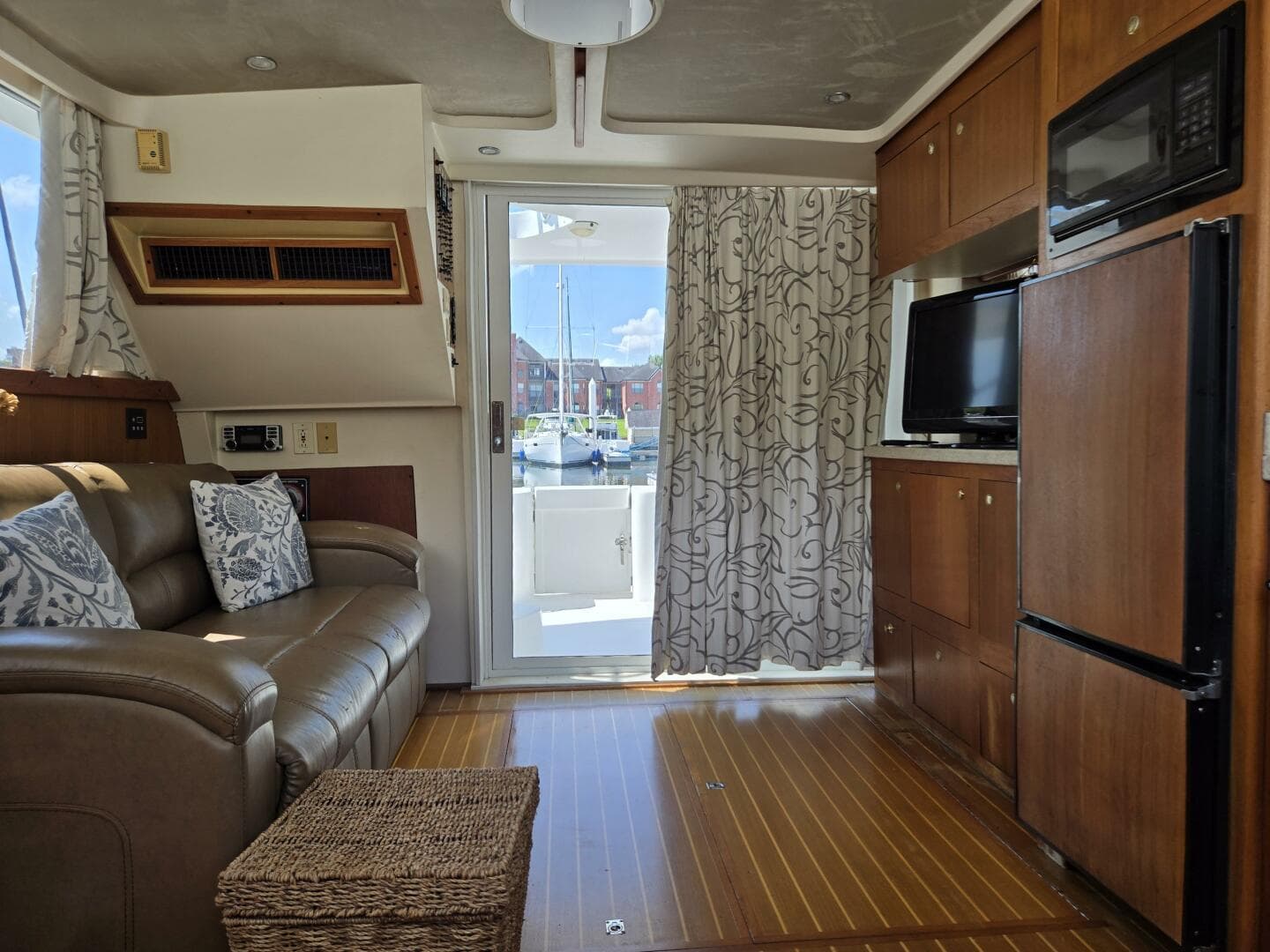 2001 Mainship 390 — photo 23