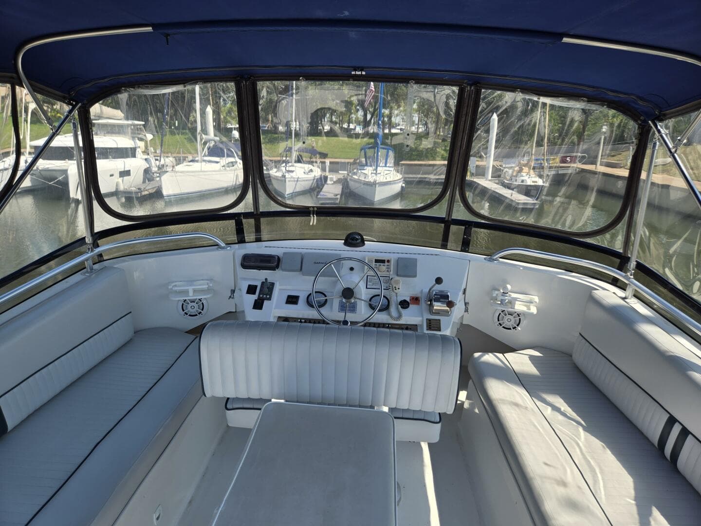 2001 Mainship 390 — photo 7