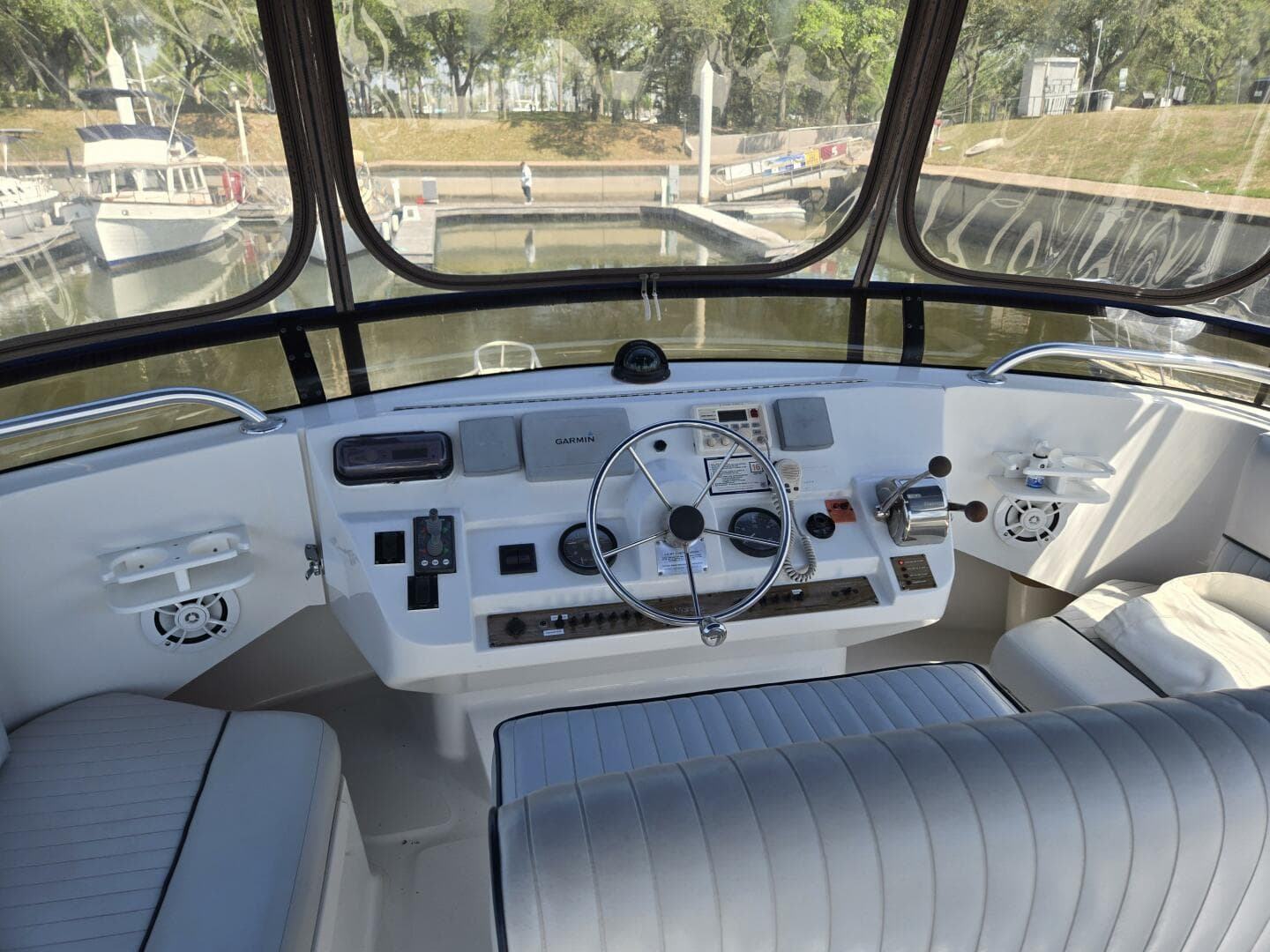 2001 Mainship 390 — photo 8