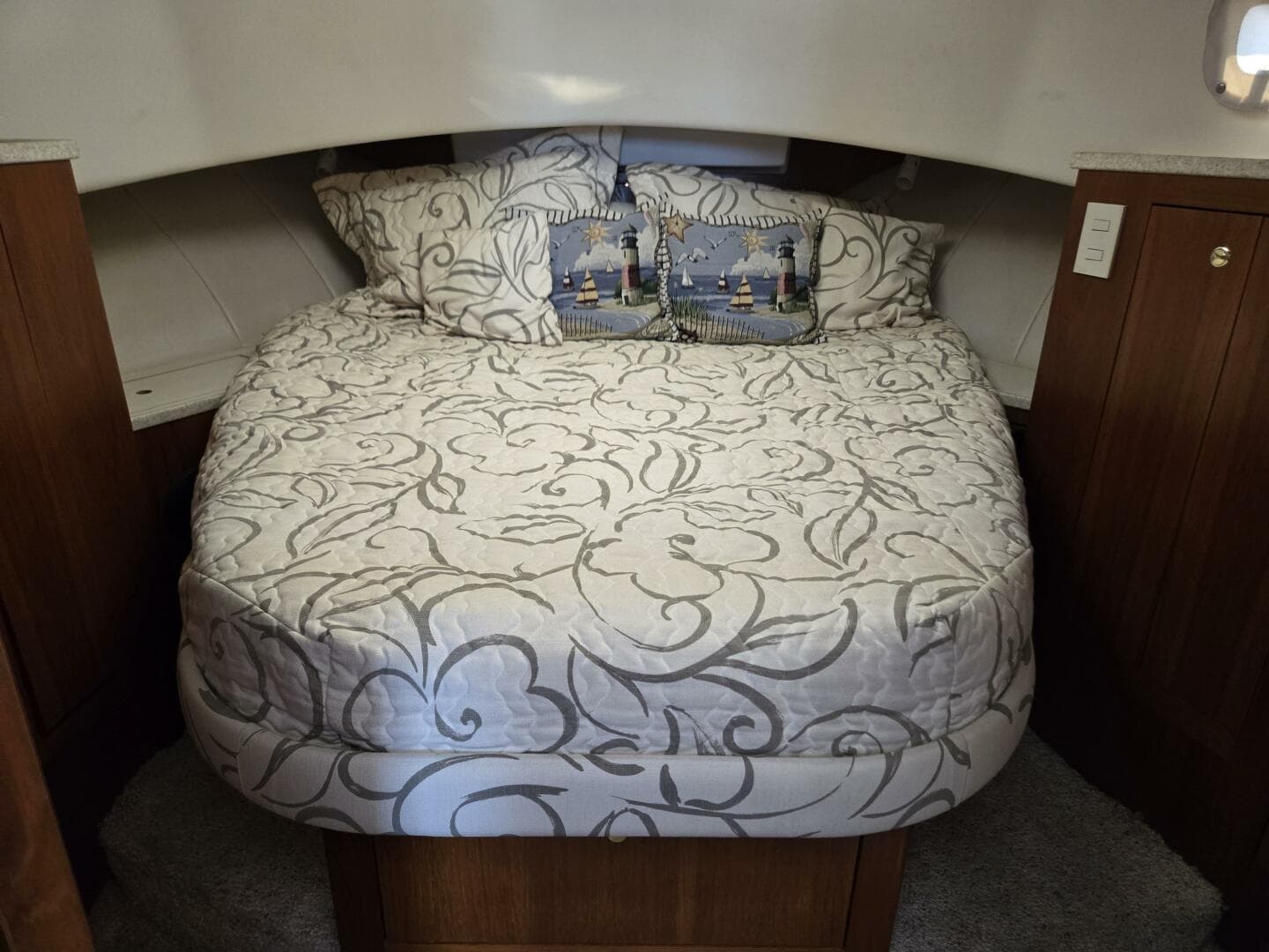 2001 Mainship 390 — photo 26