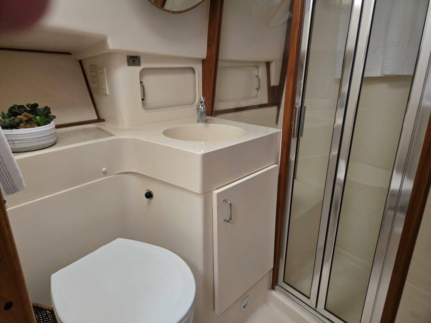 2001 Mainship 390 — photo 31