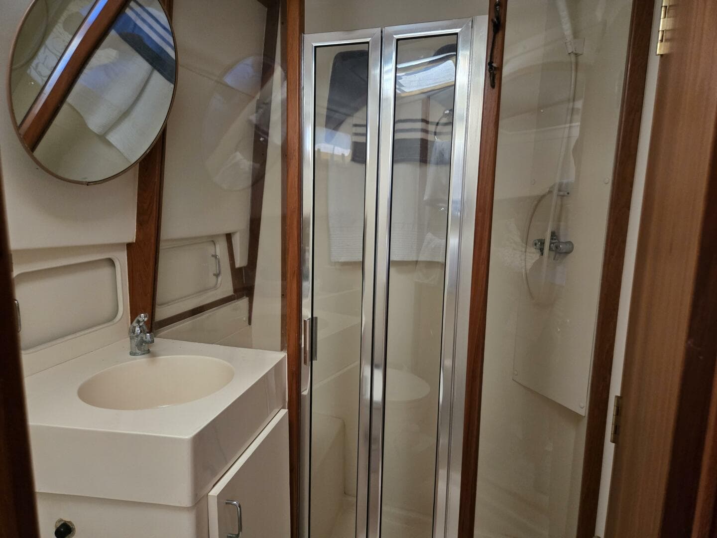 2001 Mainship 390 — photo 30