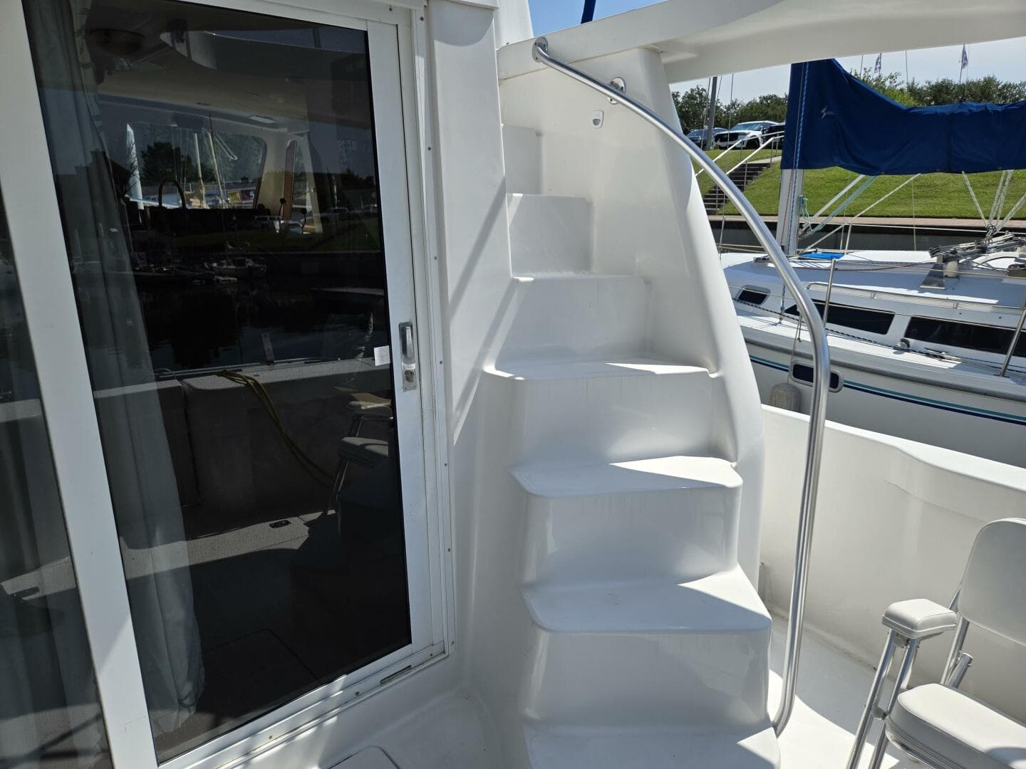 2001 Mainship 390 — photo 13