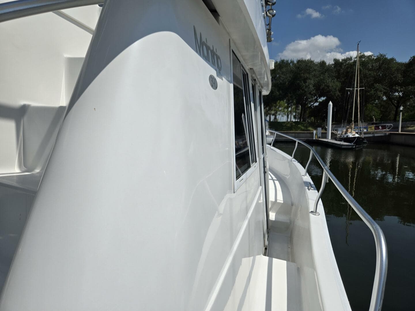 2001 Mainship 390 — photo 15