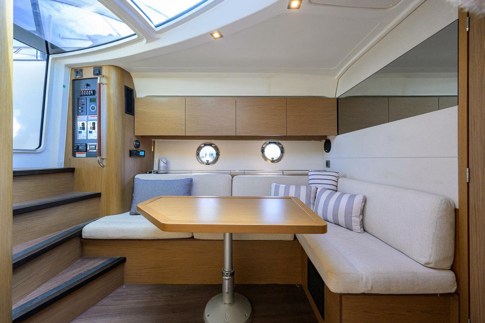 2015 Beneteau 38 GT — photo 3