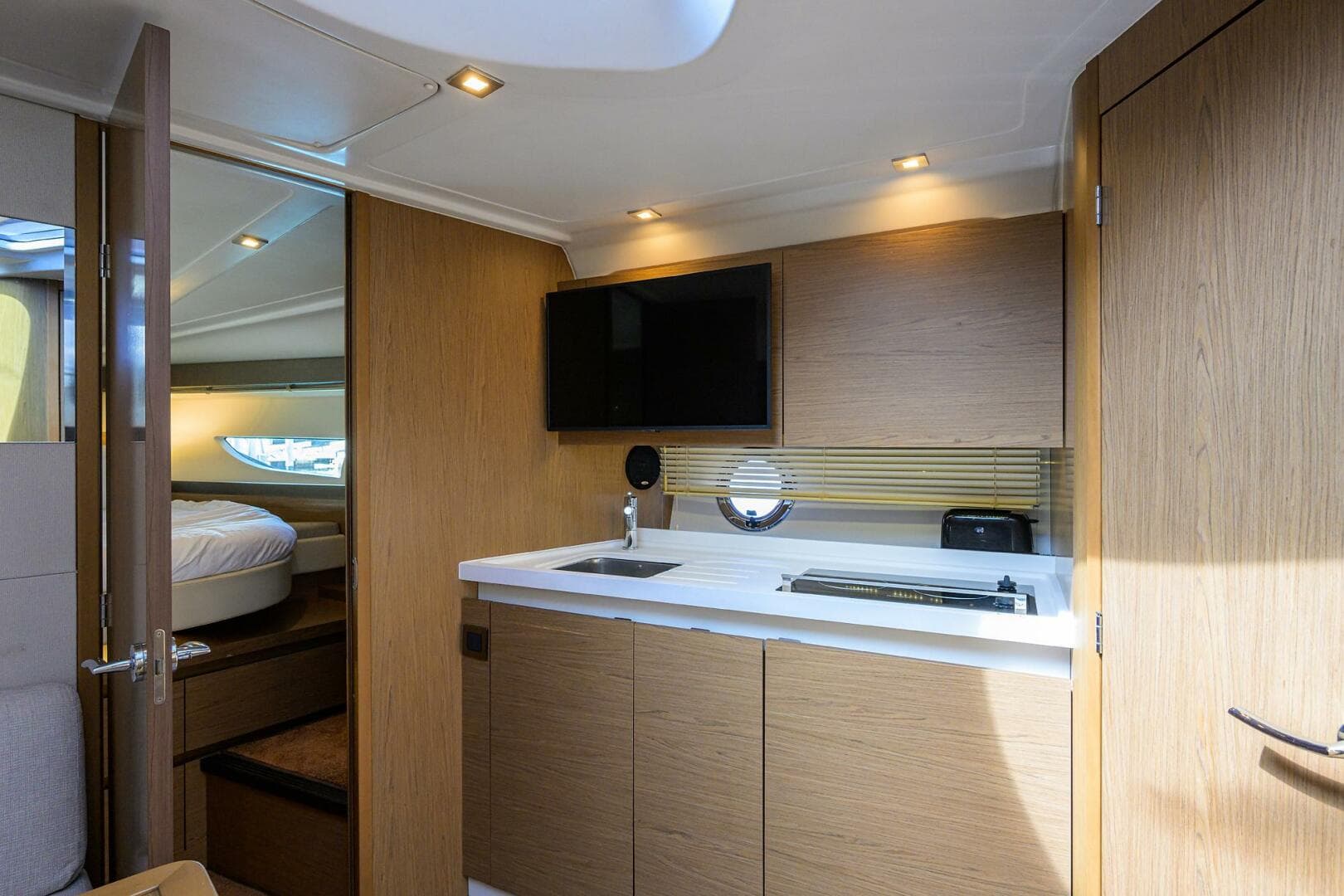 2015 Beneteau 38 GT — photo 6